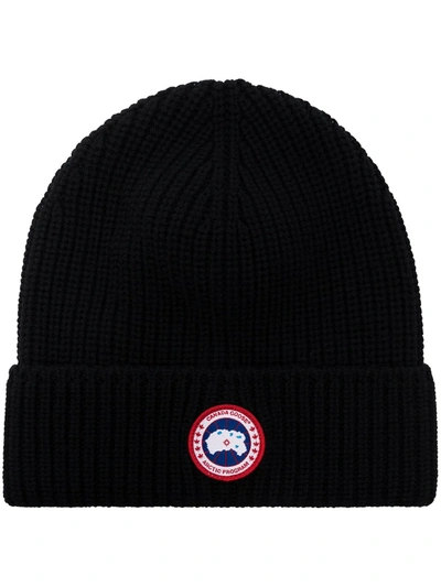 Canada Goose Arctic Disc Ribbed-knit Beanie In Nero