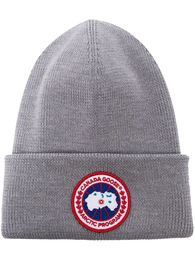 Canada Goose Arctic Disc Ribbed-knit Beanie In Grau