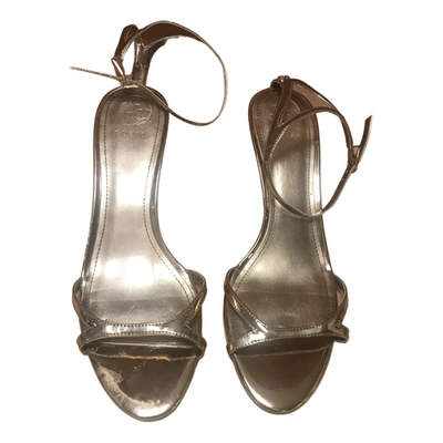 Pre-owned Guess Leather Sandals In Metallic