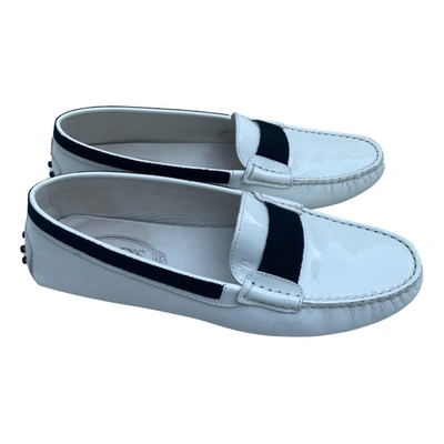 Pre-owned Tod's Gommino Patent Leather Flats In White
