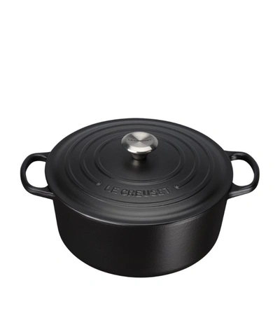 Le Creuset Cast Iron Round Casserole Dish (24cm) In Black