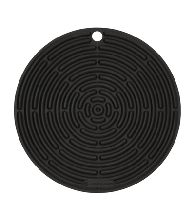 Le Creuset Round Silicone Cool Tool In Black