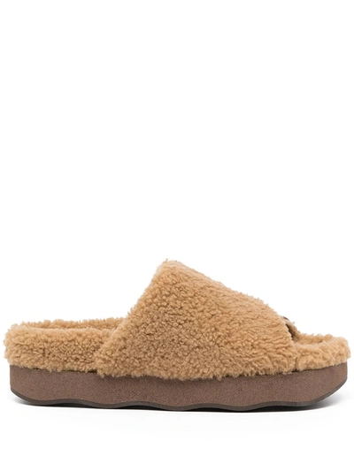 Chloé Wavy Shearling Slippers In Brown