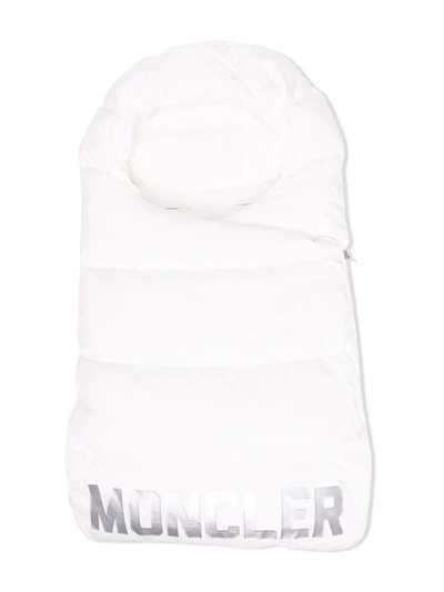 Moncler Logo-print Padded Blanket In 白色
