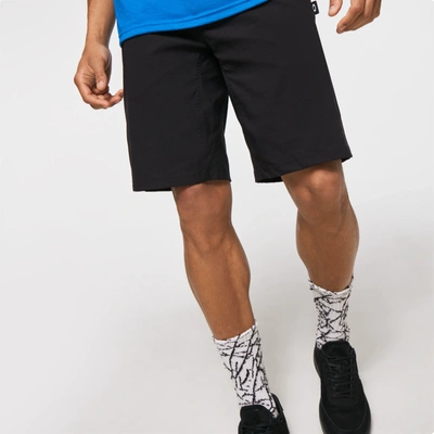 Oakley Perf 5 Utility Short In Black