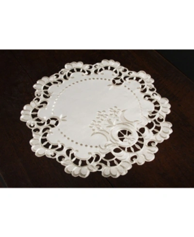 Xia Home Fashions Scalloped Lace Embroidered Cutwork Round Placemats, 15" Round, Set Of 4 In Beige