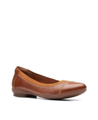 Clarks Women's Collection Sara Bay Pump Shoes Women's Shoes In Caramel Leather