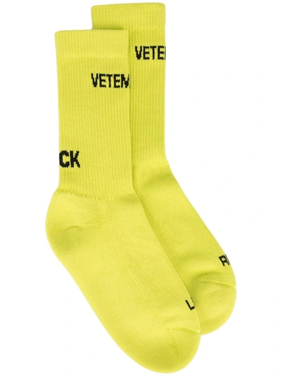 Vetements Intarsia-knit Logo Ankle Socks In Yellow