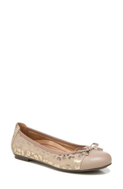 Vionic Minna Cap Toe Flat In Dark Taupe