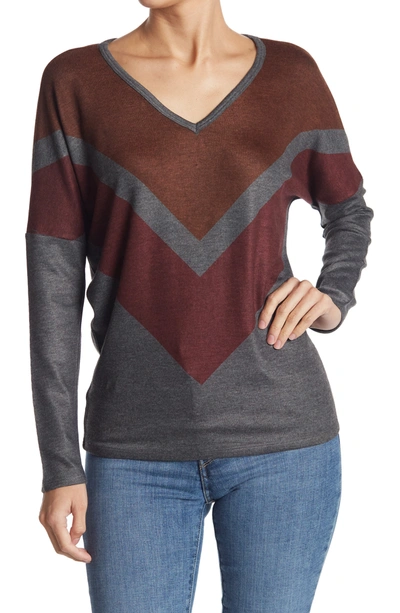 Go Couture Colorblock V-neck Sweater In Black Dye 1