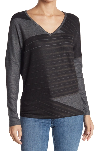 Go Couture Colorblock V-neck Sweater In Black Dye 3