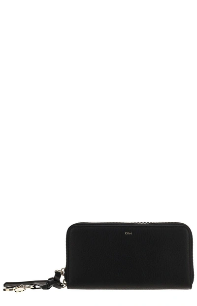 Chloé Logo Detailed Zipped Wallet In Black