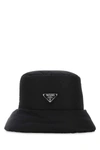 PRADA PRADA LOGO PLAQUE BUCKET HAT