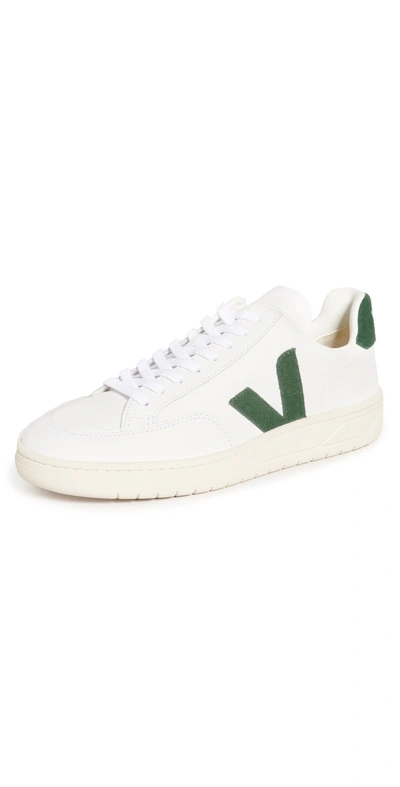 Veja Logo-patch Low-top Sneakers In Bianco E Verde