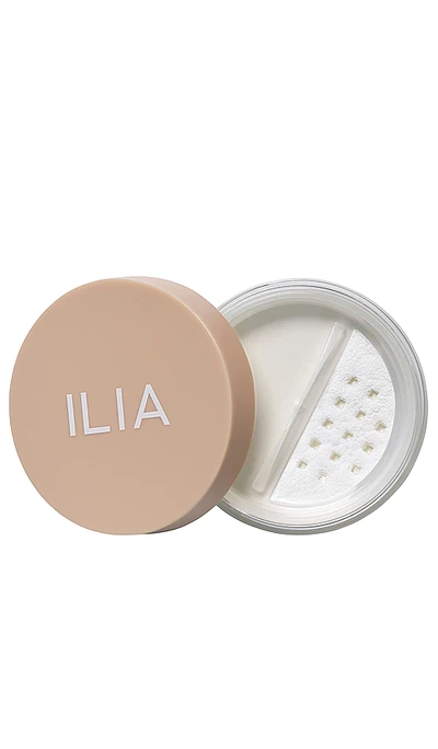 Ilia Soft Focus Finishing Powder In Fade Into You