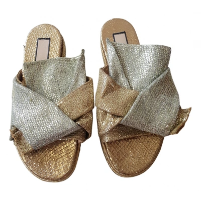 Pre-owned N°21 Leather Sandals In Metallic