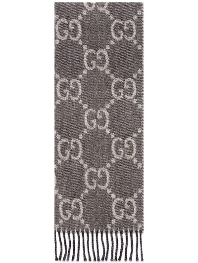 Gucci Gg Jacquard Pattern Knit Scarf With Tassels In Black