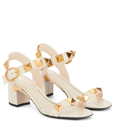Valentino Garavani Dnu Inv Valentino Roman Stud 60 Leather Sandal In White