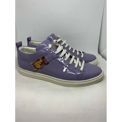 Pre-owned Versace Patent Leather Trainers In Purple
