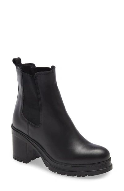La Canadienne Paxton Lug-sole Leather Chelsea Booties In Black