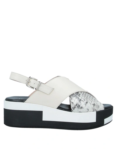 Victoria Wood Sandals In White