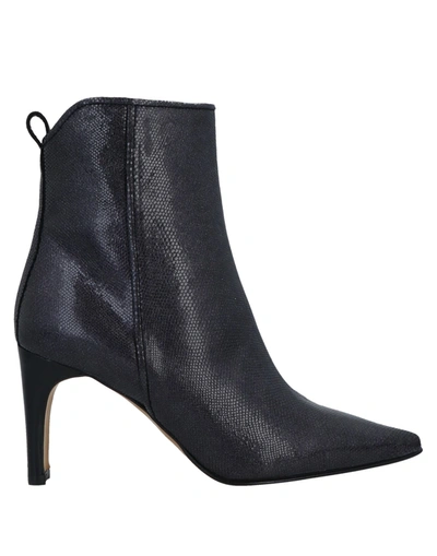Zinda Ankle Boots In Grey