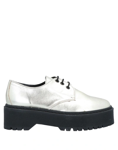 Geneve Lace-up Shoes In Platinum