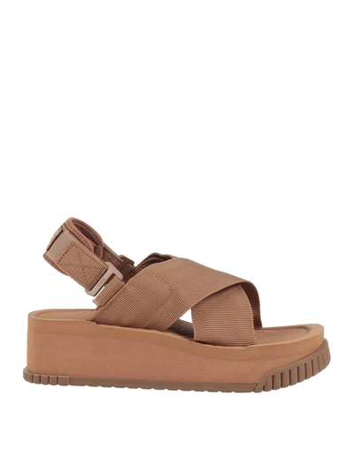 Sha·ka Sandals In Beige