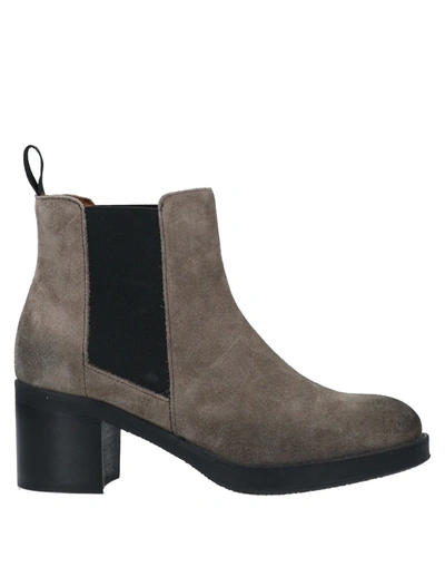 Frau Ankle Boots In Grey