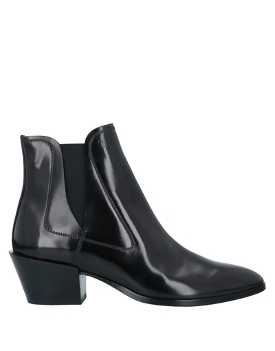 Tod's Ankle Boots In Black