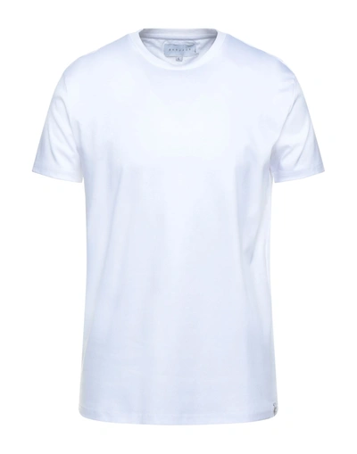 Outfit T-shirts In White