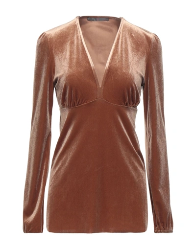 19.70 Nineteen Seventy T-shirts In Beige