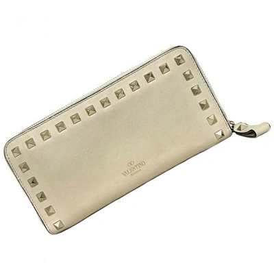 Pre-owned Valentino Garavani Leather Wallet In Beige