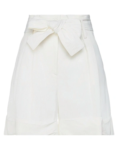 P.a.r.o.s.h P. A.r. O.s. H. Woman Shorts & Bermuda Shorts Ivory Size M Viscose, Linen In White