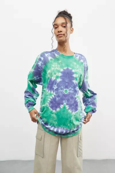 Urban Renewal Recycled Flower Dye Long Sleeve Tee In Green