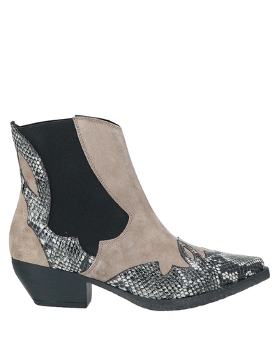 Tosca Blu Ankle Boots In Beige