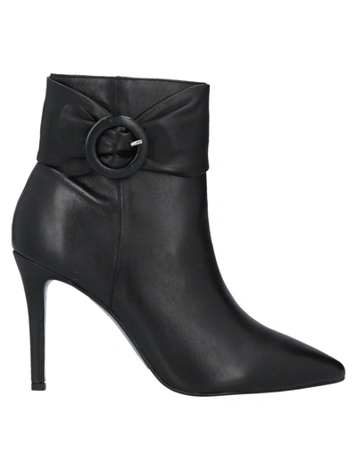 Valerio 1966 Ankle Boots In Black