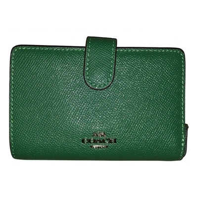 Pre-owned Coach Leather Purse In Green