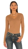Rag & Bone The Bias Rib Knit Long Sleeve V-neck Top In Tan
