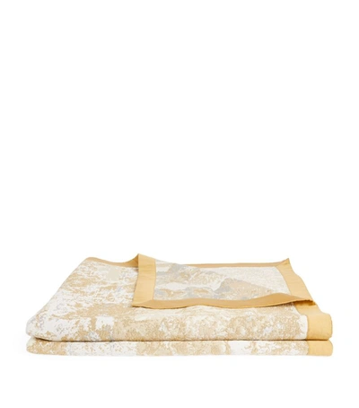 Celso De Lemos Waltz Super King Bedspread (245cm X 255cm) In Gold