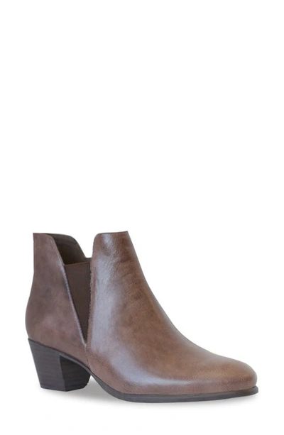 Munro Jackson Bootie In Fudge Distressed Leather