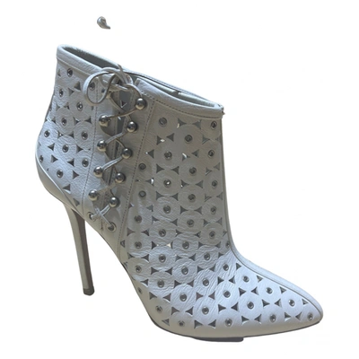 Pre-owned Alaïa Leather Ankle Boots In White