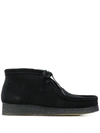 Clarks Stivaletti Wallabee In Black Suede
