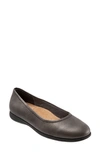 Trotters Darcey Skimmer Flat In Pewter Leather