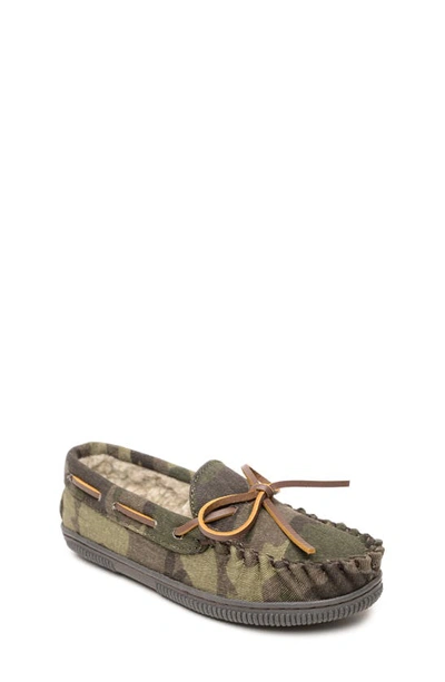 Minnetonka Fleece Lined Moccasin In Green Camo Print