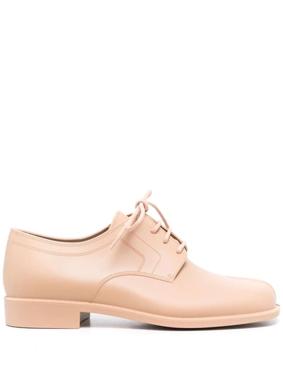 Maison Margiela Tabi Rubber Derby Shoes In 中性色