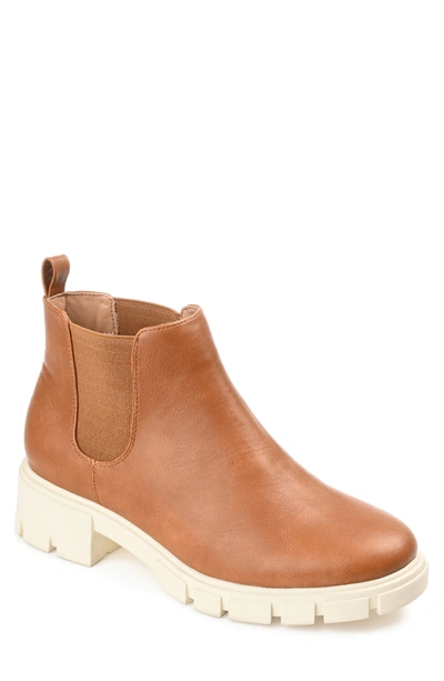 Journee Collection Rorke Chelsea Boot In Tan