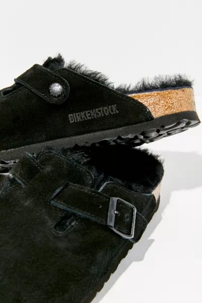 BIRKENSTOCK BOSTON SHEARLING CLOG IN BLACK AT URBAN OUTFITTERS,38977153