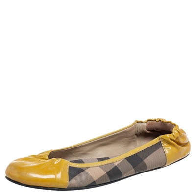 Pre-owned Burberry Yellow Patent Leather And Nova Check Coated Canvas Scrunch Ballet Flats Size 39