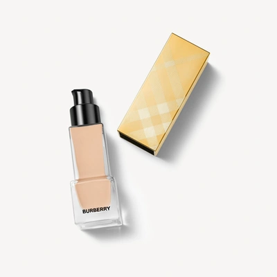 Burberry Ultimate Glow Foundation - 30 Light Neutral